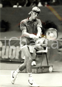Fotografia d epoca originale 1982 MILANO Cuore Tennis Cup Vincent VAN PATTEN colpisce NIKE Foto 24x30 cm 1
