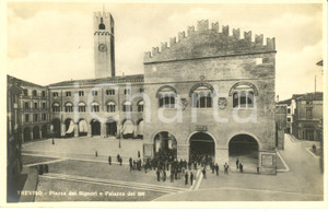 Cartolina originale da collezione 1935 ca TREVISO Piazza dei SIGNORI e Palazzo dei TRECENTO ANIMATA FP NV 1