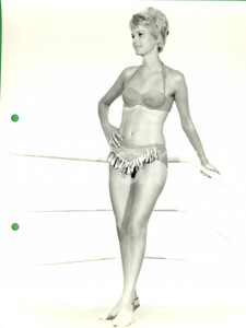 Fotografia d epoca originale 1960 ca MILANO MODA Modella con bikini a balconcino frange Foto LUXARDO VINTAGE 1