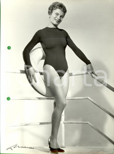 Fotografia d epoca originale 1960 ca MILANO MODA Modella in body nero e salvagente Foto LUXARDO VINTAGE 1