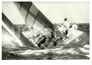 Fotografia d epoca originale 1986 VELA Y.C.I. Imbarcazione ITALIA in navigazione Yacht Club Italiano 24 x 30 1