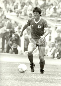 Fotografia d epoca originale 1986 MESSICO Mondiali CALCIO Cha BUMKUN Nazionale COREA SUD in attacco 24 x 30 1
