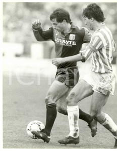 Fotografia d epoca originale 198687 ITALIA Calcio GENOA Luigi MARULLA in attacco Fotografia 22 x 29 cm 1