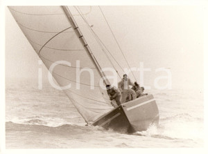 Fotografia d epoca originale 1983 NEWPORT USA Louis Vuitton Cup AZZURRA I4 equipaggio a prua SAILING REGATTA 1