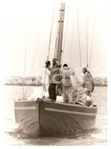 Fotografia d epoca originale 1983 NEWPORT USA Louis Vuitton Cup AZZURRA I4 Equipaggio a fine regata SAILING 1