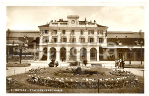 Cartolina originale da collezione 1934 NOVARA Parco della Stazione ferroviaria e Ristorante ANIMATA FP VG 1
