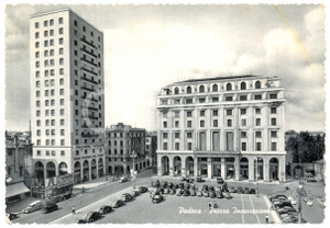 Cartolina originale da collezione 1968 PADOVA Automobili Piazza INSURREZIONE Palazzo Nazionale Lavoro ANIMATA FG 1