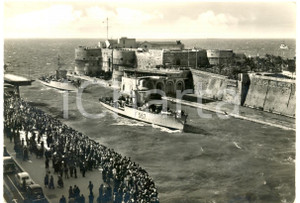 Cartolina originale da collezione 1958 TARANTO Inaugurazione Nuovo Ponte Girevole passaggio CORVETTE ANIMATA 1
