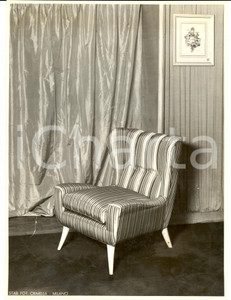 Fotografia d epoca originale 1960 ca SEVESO Mobili Fratelli BARNI Modello di poltrona Foto CRIMELLA 1