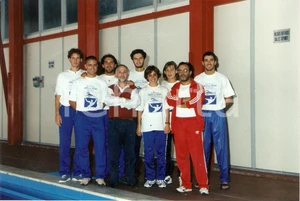 Fotografia d epoca originale 1990 ca FOSSOMBRONE PU Associazione Amici dello Sport NUOTO Fotografia 1