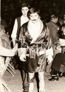 Fotografia d epoca originale 1980 ca PESARO Pugilato Damiano LASSANDRO prima dell incontro BOXE Fotografia 1