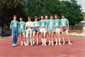 Fotografia d epoca originale 1989 PESARO Atletica leggera Sponsor IDM Industria del mobile Foto di squadra 1