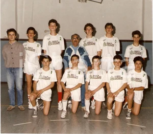 Fotografia d epoca originale 1985  1990 ca PESARO Pallacanestro Scuola media LUCIO ACCIO Foto di squadra 1