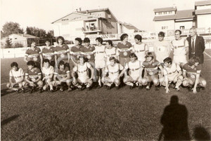 Fotografia d epoca originale 1983 SANT ANGELO IN VADO PU Calcio VADESE vs. A.C. FIORENTINA Foto di squadra 1