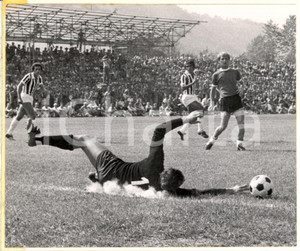 Fotografia d epoca originale 1975 ca VILLAR PEROSA TO JUVENTUS Franco CAUSIO e Pietro ANASTASI in azione 1