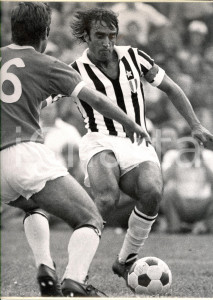 Fotografia d epoca originale 1970 ca CALCIO Pietro ANASTASI in azione con fascia di capitano della JUVENTUS 1