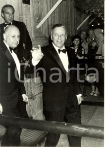 Fotografia d epoca originale 1984 LONDON ROYAL ALBERT HALL Frank SINATRA saluta gli ammiratori Fotografia 1