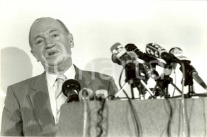 Fotografia d epoca originale 1987 PARIS Marceau LONG PDG AIR FRANCE durante una conferenza stampa Foto 1