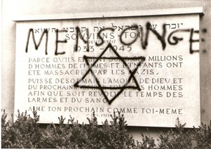 Fotografia d epoca originale 1991 LAUSANNE SUISSE Graffitis sur la Synagogue ANTISEMITISME Reportage RTSR 1