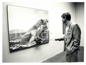Fotografia d epoca originale 1980 ca BERNA CH KUNSTMUSEUM Pulizia quadro  Rapimento EUROPA  FÃ©lix VALLOTTON 1