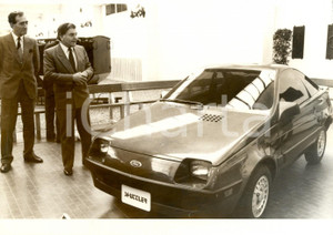 Fotografia d epoca originale 1980 ca USA ? Esposizione prototipo nuova FORD SHUTTLER Foto PUBBLICITARIA 1