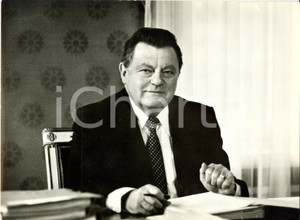Fotografia d epoca originale 1980 ca MUNCHEN D Ritratto del politico Franz Josef STRAUSS nel suo studio 1