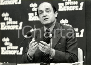 Fotografia d epoca originale 1980 ca PARIS Claude CHEYSSON ospite CLUB DE LA PRESSE radio EUROPE 1 Ritratto 1