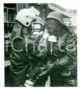 Fotografia d epoca originale 1986 BASILEA Squadra intervento su disastro chimico della SANDOZ Fotografia 1