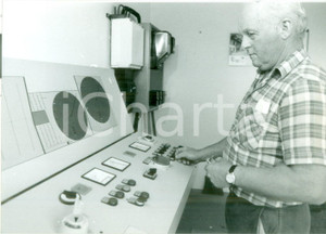 Fotografia d epoca originale 1992 OTTMARSHEIM FRANCE Controllo valori depositi sotterranei del mais Foto 1