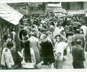 Fotografia d epoca originale 1980 MULHOUSE F Folla in visita ai mercatini delle JournÃ©es d Octobre Foto 1