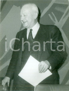 Fotografia d epoca originale 1985 STRASBOURG FRANCE Politico Pierre PFLIMLIN durante un convegno Fotografia 1