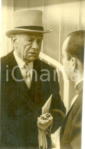 Fotografia d epoca originale 1955 ca PARIS Industriale Marcel BOUSSAC all ippodromo con cilindro Fotografia 1