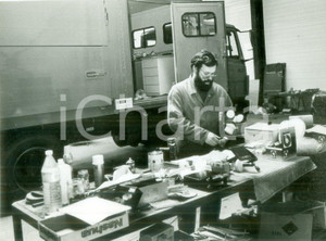 Fotografia d epoca originale 1990 HEIMSBRUNN FRANCETecnico con strumenti difesa da inquinamento aria Foto 1