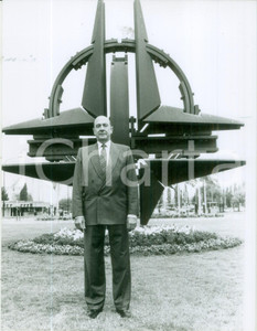 Fotografia d epoca originale 1989 BRUXELLES Manfred WORNER al Quartier Generale NATO Fotografia 1