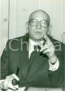 Fotografia d epoca originale 1981 PARIS FRANCE Edgar FAURE in conferenza stampa in Place des Valois Foto 1