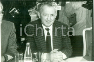 Fotografia d epoca originale 1987 PARIS Edmond MAIRE in riunione all Hotel MATIGNON Fotografia 1