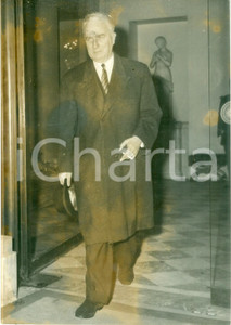 Fotografia d epoca originale 1961 PARIS Politico Louis JOXE esce dall ELISEO Fotografia DANNEGGIATA 1