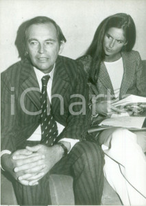 Fotografia d epoca originale 1985 ca PARIS Chirurgo Christiaan BARNARD presenta il suo libro Fotografia 1