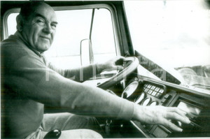 Fotografia d epoca originale 1991 BAUMELESDAMES FRANCE Autista di camion dei Transports Bonfils Foto 1