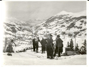 Fotografia d epoca originale 1950 ca SWITZERLAND Campionati SCI ALPINO Atleti durante una pausa Foto 1