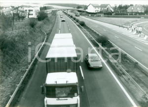 Fotografia d epoca originale 1985 ca ALSACE F Camion in transito lungo l autostrada Fotografia cm 21 x 15 1