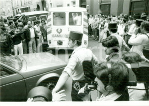 Fotografia d epoca originale 1982 PARIS Voiture de la SAMU aprÃ¨s Fusillade terroriste antisÃ©mite Rue ROSIERS 1