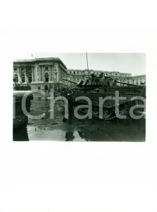 Fotografia d epoca originale 1989 BUCAREST ROMANIAN REVOLUTION Carri armati insorti in piazza PALATUL REGAL 1
