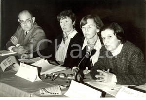 Fotografia d epoca originale 1981 ALSACE F Alice MOSNIER table ronde sur les femmes seules Photographie 1