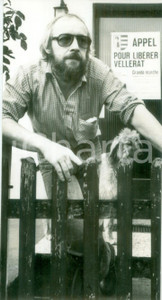 Fotografia d epoca originale 1982 VELLERAT SVIZZERA Manifestante per la liberazione Foto cm 9 x 17 1
