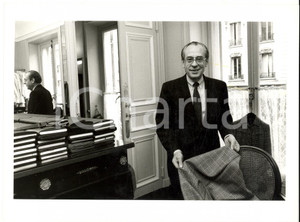 Fotografia d epoca originale 1987 PARIS Marcel BUR grand tailleur alsacien dans son atÃ©lier Photo MONIER 1