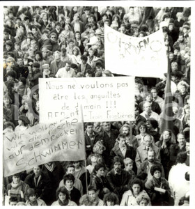 Fotografia d epoca originale 1986 BASILEA CH Striscioni e folla contro inquinamento SANDOZ Fotografia 1