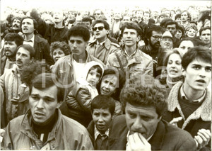 Fotografia d epoca originale 1989 BUCAREST ROMANIAN REVOLUTION Piazza UniversitÃ  Manifestazione per libertÃ  1