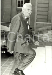 1987 PARIS (F) AndrÃ© GIRAUD Ministre de la DÃ©fense Hotel MATIGNON *Photographie DATA: 3 settembre 1987LUOGO: PARIGI (FRANCIA)TITOLO: ANDRE GIRAUD, MINISTRO DELLA DIFESA, ARRIVA ALL'HOTEL MATIGNONDESCRIZIONE: Fotografia d'epoca, corredata da didascalia dattiloscritta al verso.EDITORE: AGIP - Robert Cohen - Paris.FORMATO: 12 x 17 cm.CONDIZIONI: buone (ma margine destro mal rifilato).Vera fotografia d'epoca, originale, autentica.     originale e autentica 1