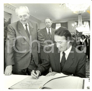 Fotografia d epoca originale 1990 COLMAR F JeanPierre SOISSON e sindaco Edmond GERRER al municipio Foto 1